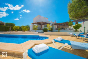 Villa Los Almendros by Abahana Villas